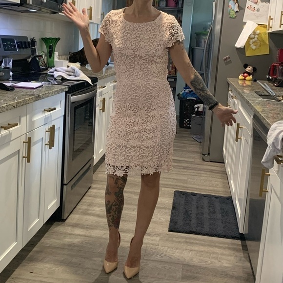 Lulu’s lace overlay  peach dress size small open back - Picture 11 of 11